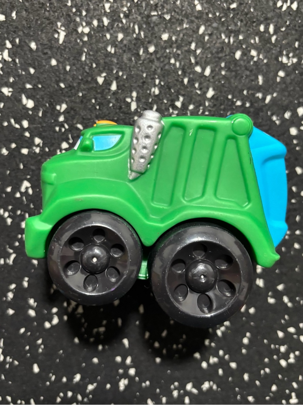 Tonka Chuck And Friends Rowdy The Garbage Truck Hasbro 2008 - Picture 2 of 5